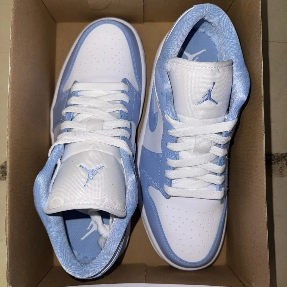 Women’s Air Jordan 1 Low White Aluminum - Picture 2 of 3
